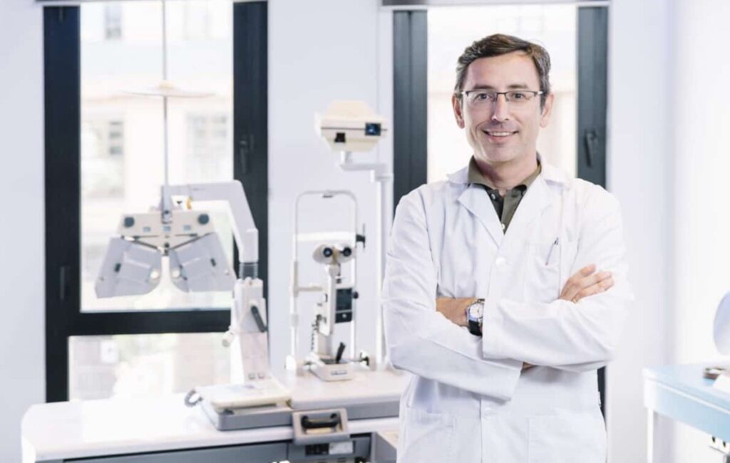 choosing the right eye surgery specialist